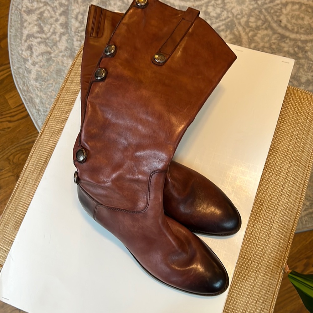 Like new brown leather boots